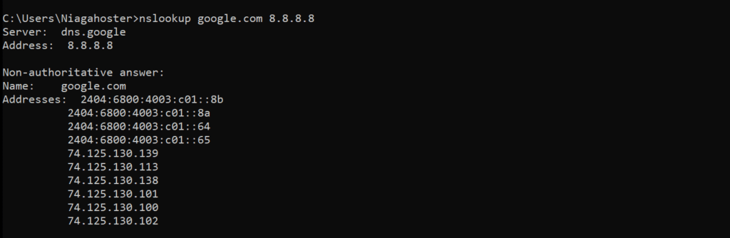 Terminal exibindo o comando nslookup usando os servidores DNS do Google.