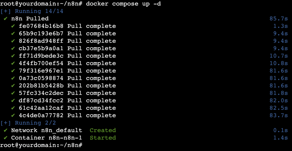 Comando no terminal para iniciar o contêiner do n8n com o Docker Compose.