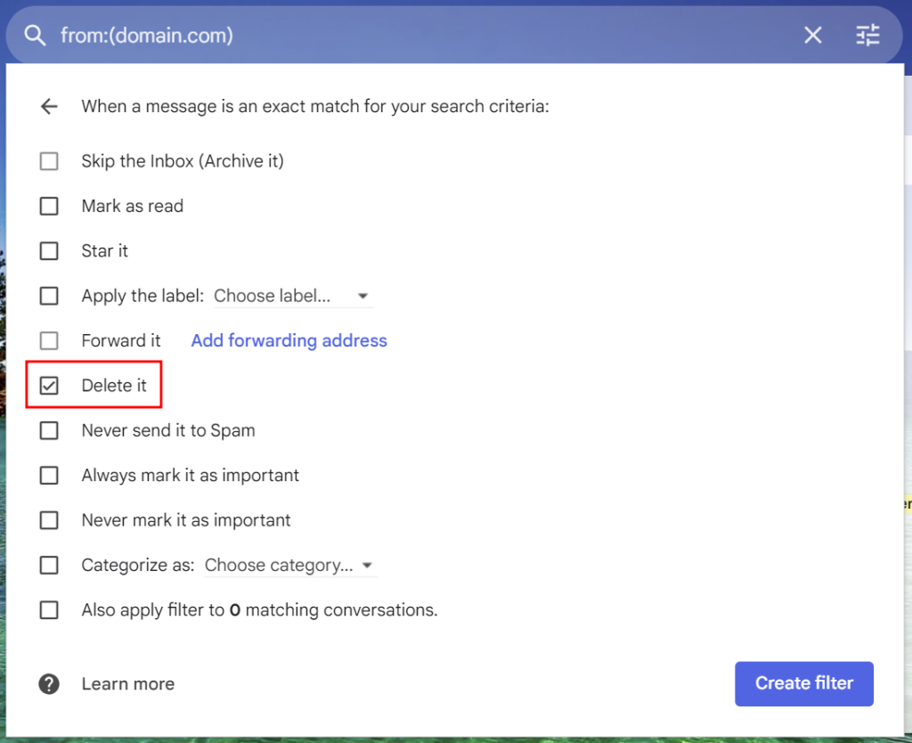 Janela de configuração de filtros do Gmail, destacando a opção para excluir e-mails de um domínio específico.