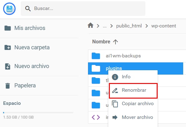 El Administrador de archivos mostrando cómo renombrar la carpeta plugins
