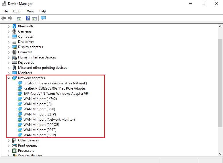 El Administrador de dispositivos de Windows con la lista de adaptadores de red resaltada