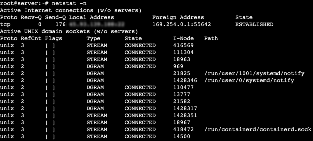 La salida del comando netstat -n muestra las conexiones en forma numérica.
