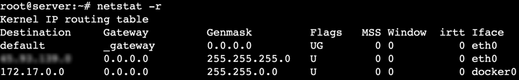 La salida del comando netstat -r muestra una tabla de enrutamiento IP.