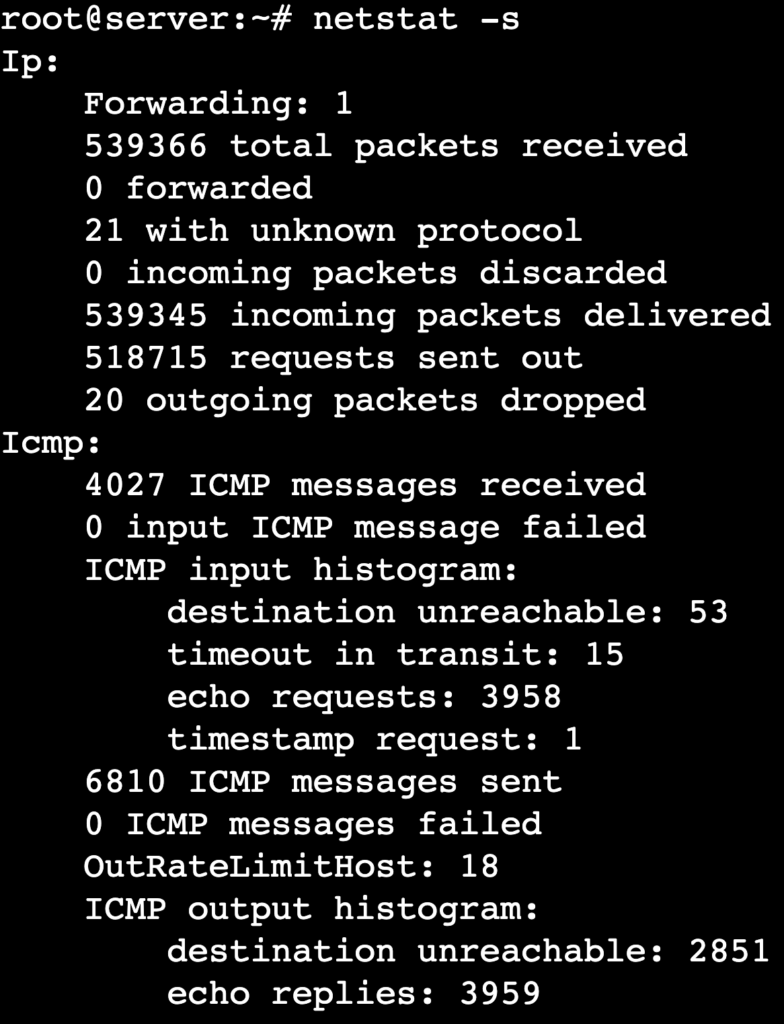 La salida del comando netstat -s muestra estadísticas de distintos protocolos.