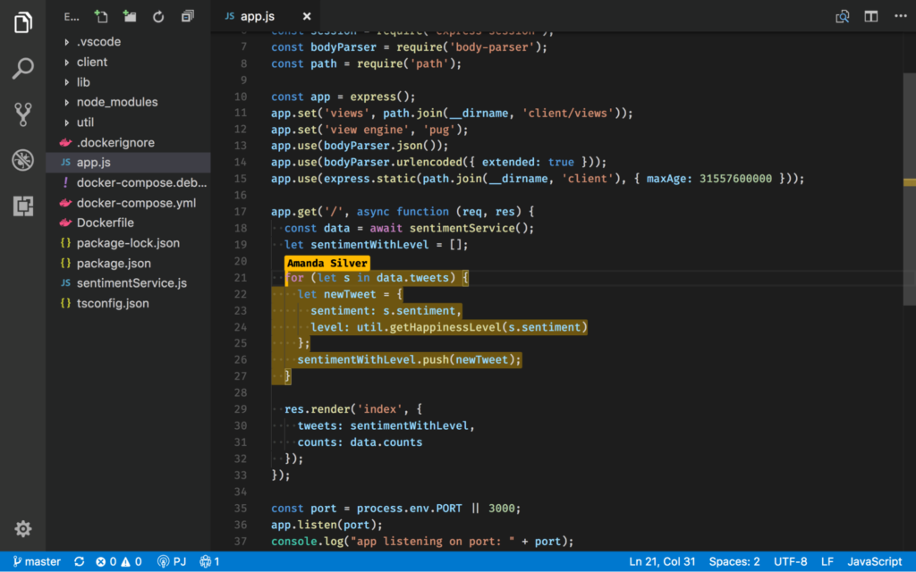 Ventana del editor de VS Code que contiene código JavaScript y un texto resaltado con el nombre Amanda Silver mostrado en la parte superior.