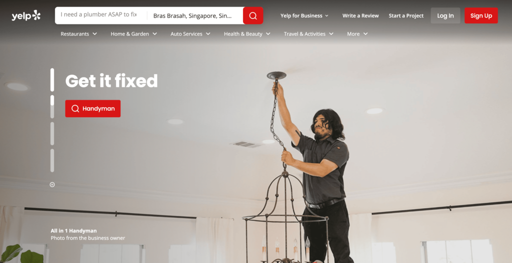 Page d’accueil de Yelp et exemple de site web social