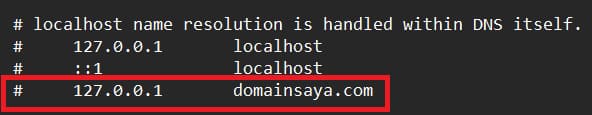 tampilan mengedit file hosts untuk mengganti localhost dengan nama domain