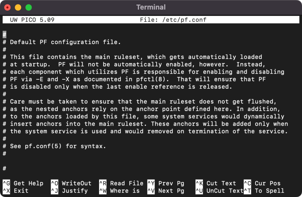 Membuka file konfigurasi filter paket macOS menggunakan Terminal.