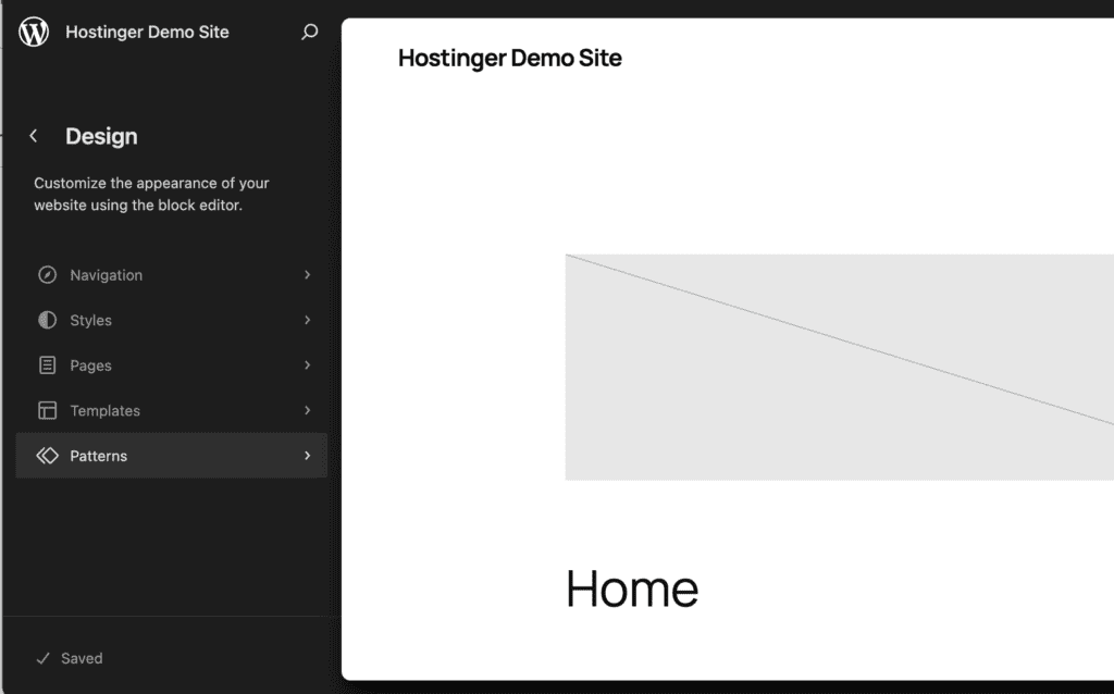 Editor del sito di WordPress con l’opzione Pattern selezionata nel pannello a sinistra per accedere ai template di header e footer