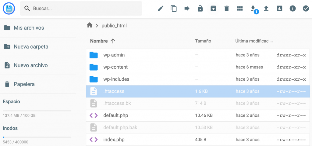 Gestor de archivos Hostinger. El archivo .htaccess está seleccionado