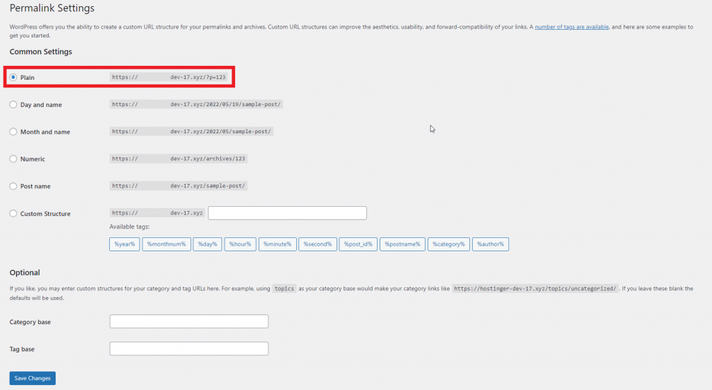 WordPress Permalink Settings screen, highlighting the option Plain.