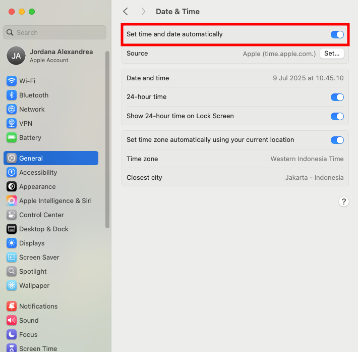 Date and time settings in macOS, highlighting the option to automate the sync process