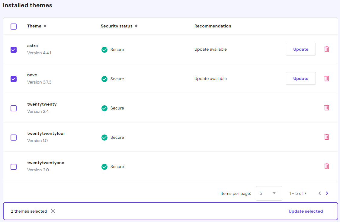 Installed themes section on hPanel, with two themes selected and a bulk update option displayed at the bottom.