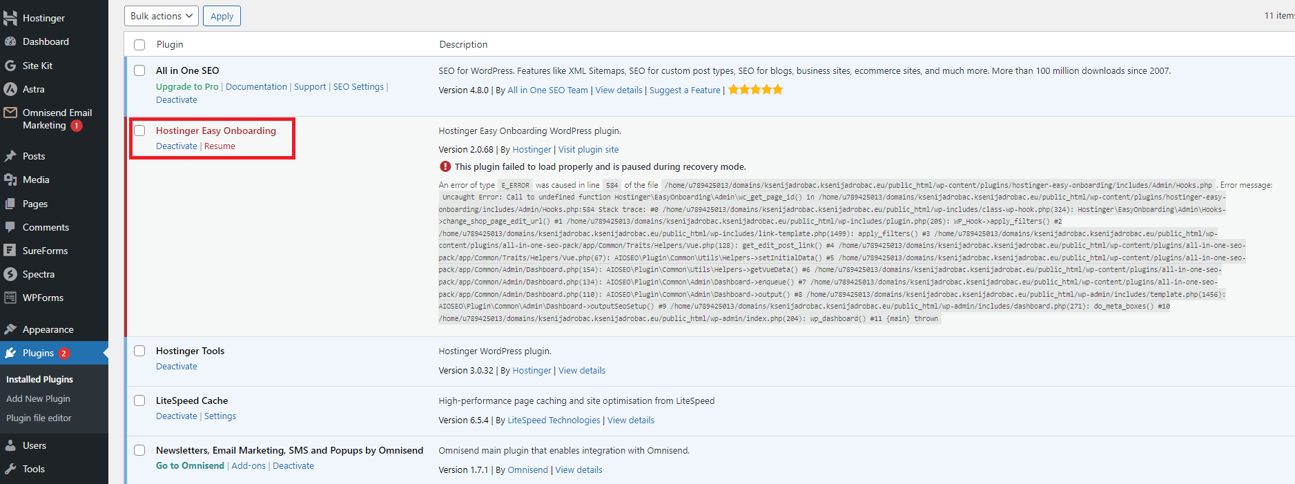 WordPress plugins page highlighting an error with the Hostinger Easy Onboarding plugin, indicating it failed to load properly.